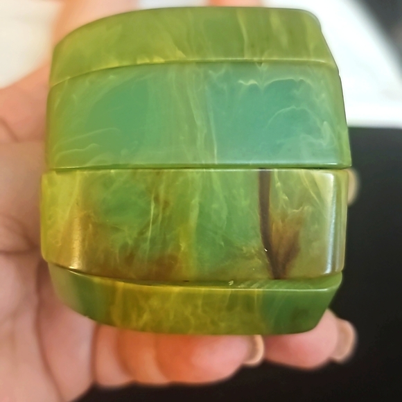 Vintage Green Bakelite Stretch Bracelet - Picture 5 of 5